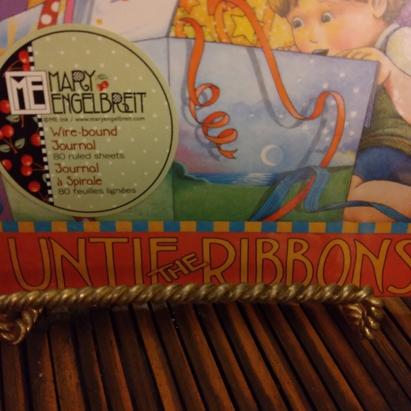 NIP..."MARY ENGELBREIT" EACH DAY COMES BEARING ITS OWN GIFTS..JOURNAL - Picture 4 of 4